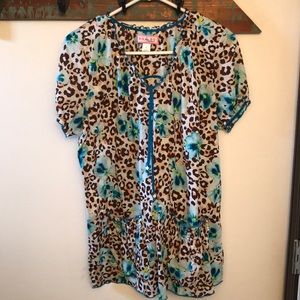 Koi Scrub Top  size Large